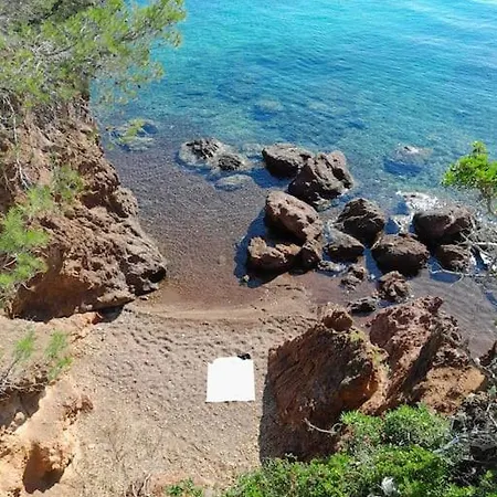 Lumineux Avec Parking Prive * Saint-Raphael (Var)