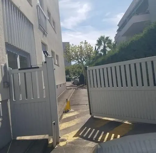 Διαμέρισμα Lumineux Avec Parking Prive Saint-Raphaël