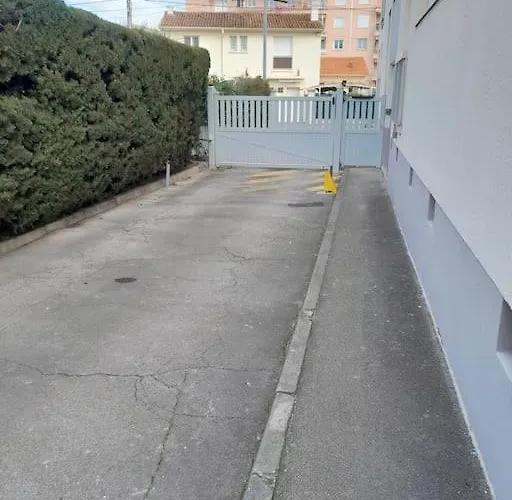 Lumineux Avec Parking Privé Apartamento Saint-Raphaël